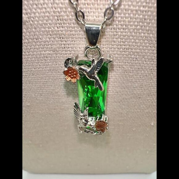 Elegant Green Crystal Hummingbird Necklace - Picture 5 of 12